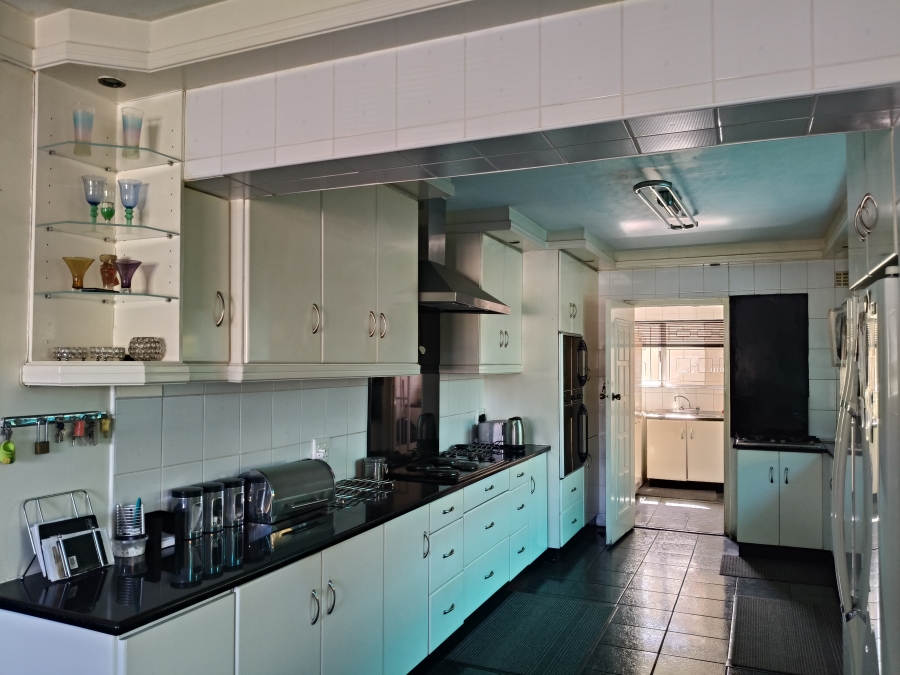 5 Bedroom Property for Sale in Cravenby Western Cape